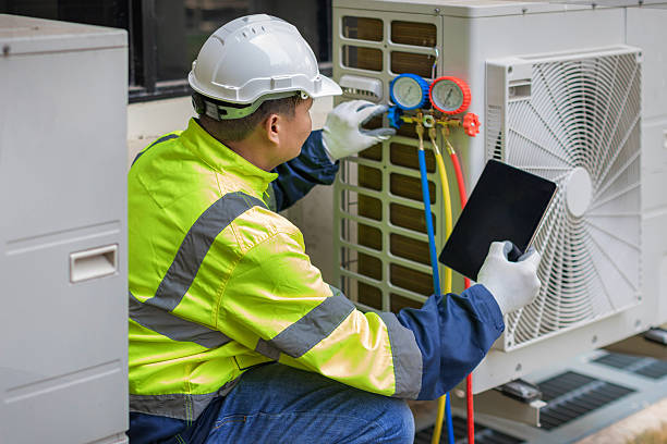Professional Hvac technician working in Cambridge, ID